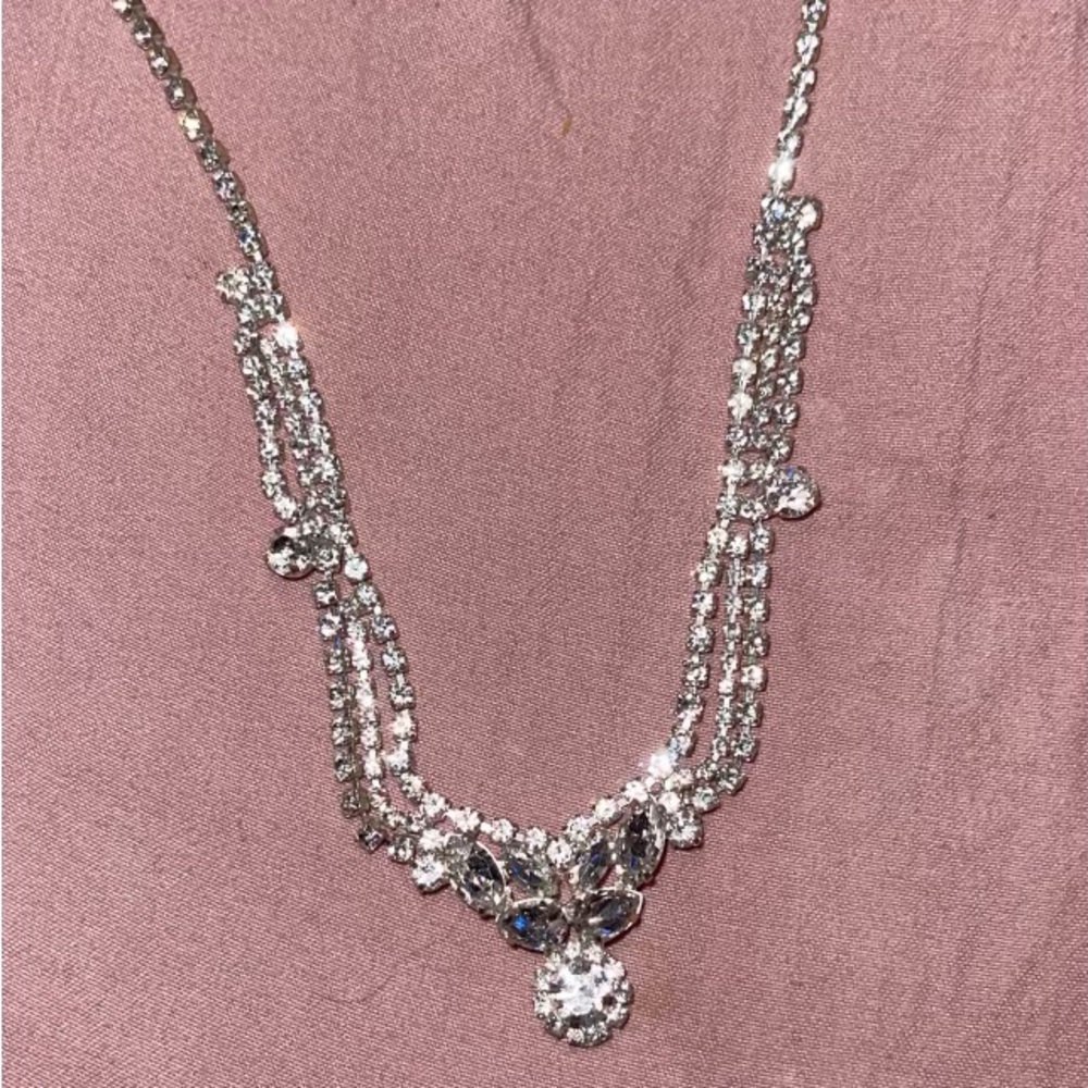 Crystal fancy necklace